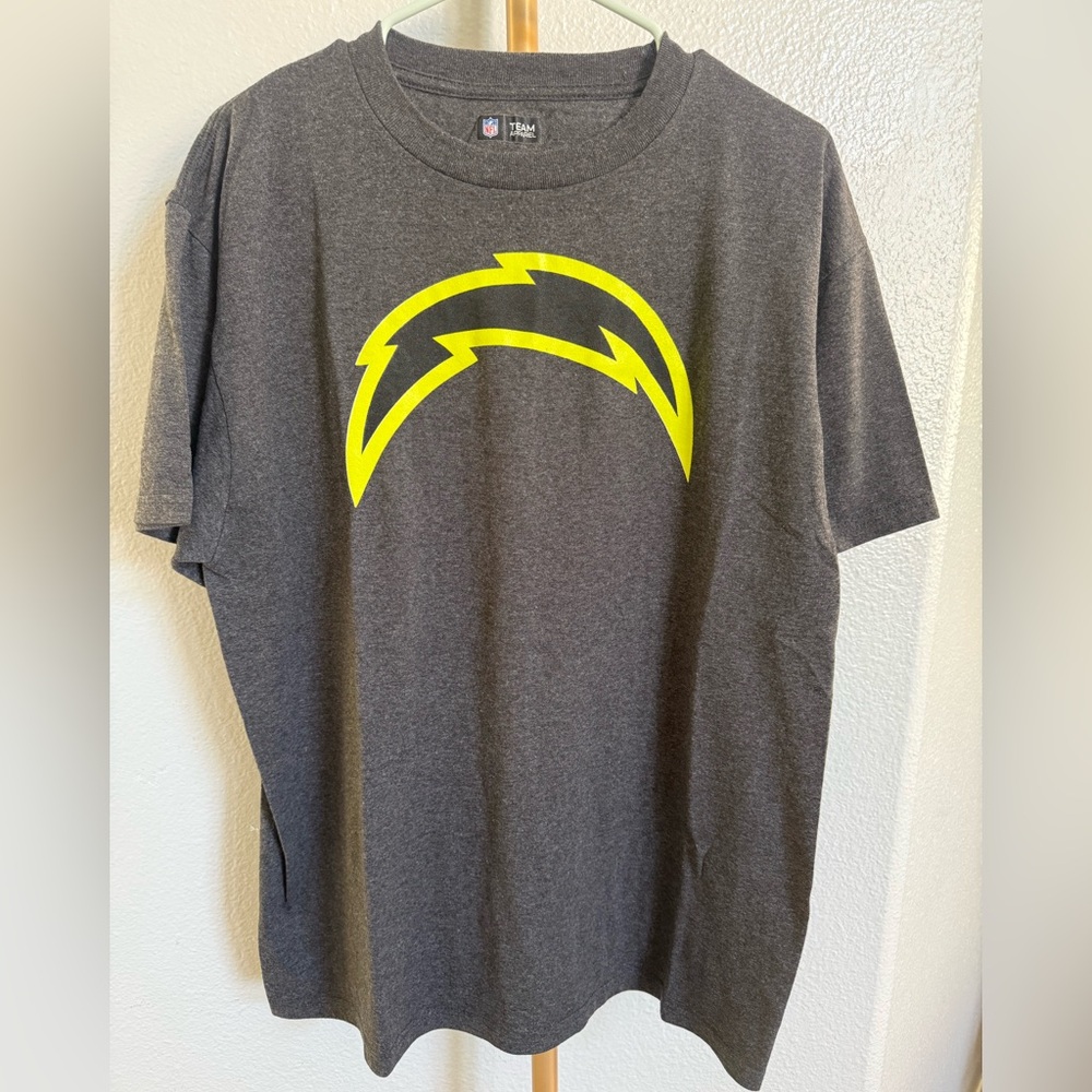 Men’s Chargers NFL Team Apparel Gray T-Shirt size Large